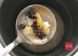 Illustration of how to make pig skin jelly 13