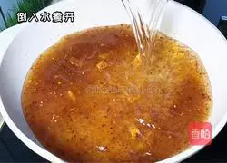 Illustration of how to make spicy braised pork noodles 4