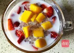 Illustration of how to fish coconut milk and fruit 15