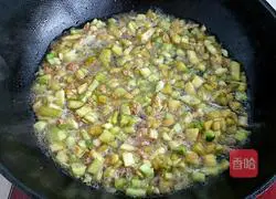 Illustration of how to make braised eggplant noodles 6