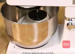 Oreo Illustration of how to make fresh milk tea 4