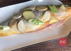 Illustration of how to make yellow croaker in tomato sauce 4