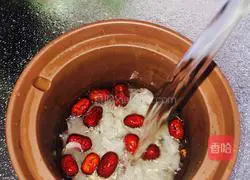 Illustration of how to make Tremella, Snow Pear and Lotus Seed Soup 11