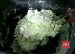 Illustration of how to make butterfly noodles 6