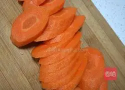 Illustration of how to make carrot blossom steamed buns 1