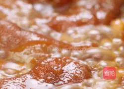 Illustration of how to braise pig trotters with soybeans 10