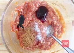 Illustration of how to make celery and pork dumplings 5