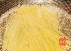 Illustration of how to make garlic noodles 3