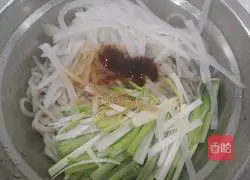 Illustration of how to make cold shredded fish 7