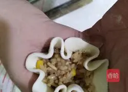 Illustration of how to make siomai 9