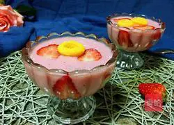 Strawberry Banana Smoothie Recipe Illustration 8