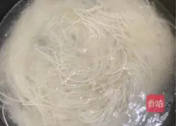 Illustration of how to make egg noodles with vegetables 9