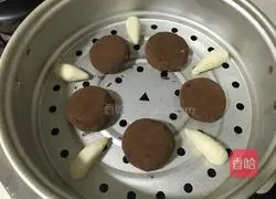 Illustration of how to make mushroom and bean paste buns 10