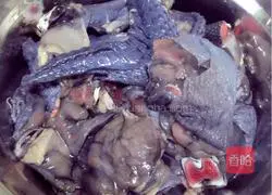 How to make Cordyceps and black-bone chicken soup Illustration 1