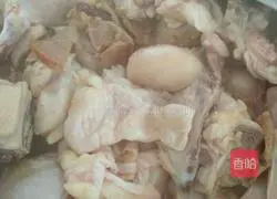 Illustration of how to cook chicken legs stewed with potatoes 7