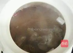 Illustration of how to make pig's feet and lotus root soup 6