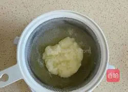 Illustration of how to mix ginger with milk 2