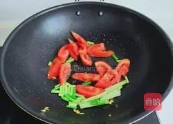 Illustration of how to make stir-fried wide noodles with seasonal vegetables 5