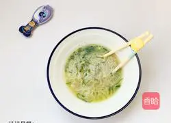 Complementary food for babies over one week old :Illustration of how to make shredded chicken and green vegetable noodles 7