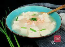 Illustration of how to make garlic sprouts, tofu and prawn soup 14