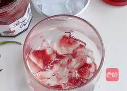 Illustration of how to make raspberry jam and cranberry drink 4