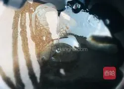 Illustration of how to make radish and beef brisket in clear soup 5