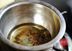 Illustration of how to make homemade peppercorn oil noodles 1