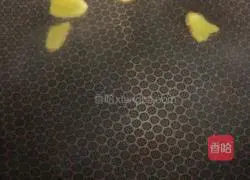 Cantonese-style illustration of chrysanthemum chicken soup 2