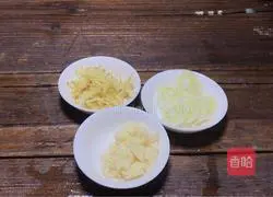 Illustration of home-style fried pig skin 7