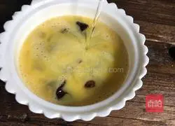  Illustration of how to make steamed eggs with longan and wolfberry 7