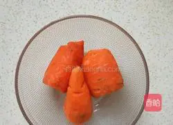 Illustration of how to make shredded carrot pancakes 1