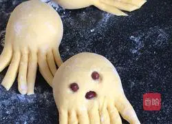 Illustration of how to make baby octopus steamed buns 9