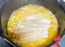 Illustration of how to make sour shrimp and enoki mushroom soup 5