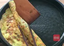 Multi-element eggs Illustration of how to make a roll 7