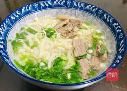 Illustration of how to make beef brisket noodles in clear soup 7