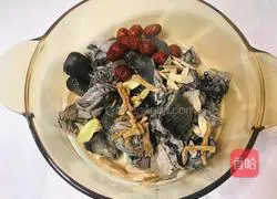Medicinal black-bone chicken soup recipe 5