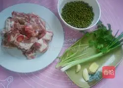 Illustration of how to make mung bean and pork ribs soup 1