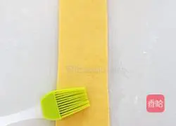 Illustration of how to make pumpkin puree flower rolls 5