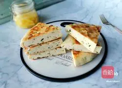 Illustration of how to make Thousand Layer Scallion Pot Helmet Bun 16