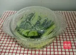 Illustration of how to make pickled cucumber 3