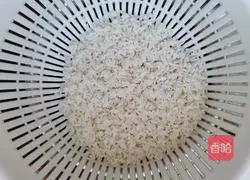 Illustration of how to make glutinous rice meatballs 2