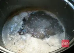 Illustration of how to make Mushroom, Carrot, Lotus Root and Spare Ribs Soup 5