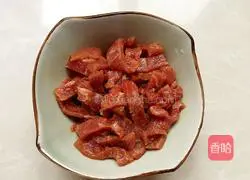 Illustration of how to make black pepper steak fried pasta 5