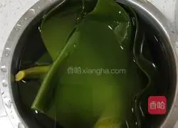 Illustration of how to make cold kelp shreds 1