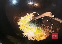 Illustration of making mushroom noodles 5