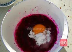 Illustration of how to make dragon fruit egg pancake 3