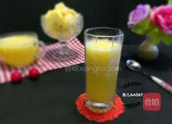 Illustration of how to make freshly squeezed pineapple juice 6