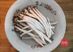 Illustration of how to make crab-flavored mushroom, cabbage and tofu soup 2