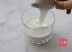 Illustration of how to make Matcha Berry Ice Drink 3