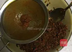 Illustration of making sea buckthorn juice 7